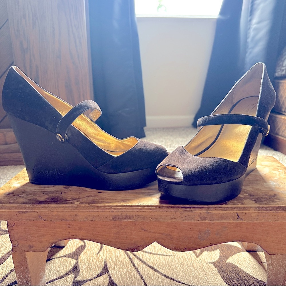 Coach Wedged. Gently worn. No visible wear nor tear.